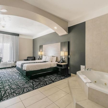 מלון La Quinta By Wyndham גרנברי מראה חיצוני תמונה